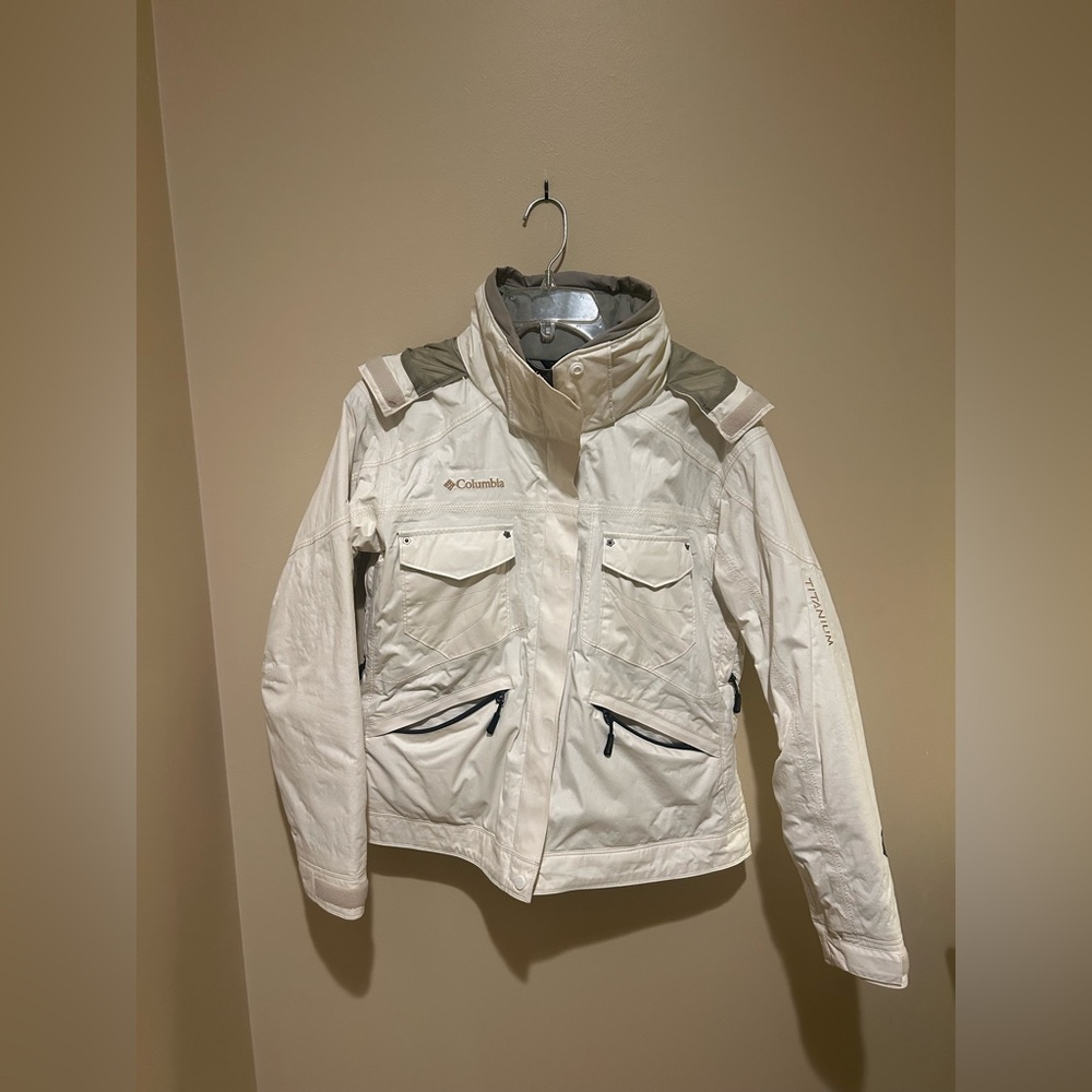 Columbia White Omni Tech Titanium Cream Women's Cold Weather Jacket Size L